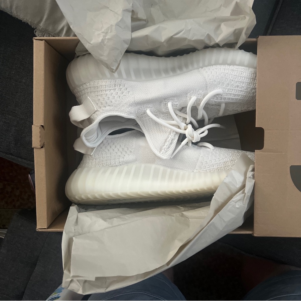 Yeezy boost 350 v2 bone